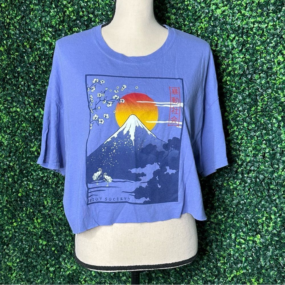 Riot Society Cropped Japan Lilac Mount Fuji Graphic Top Sz XL